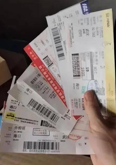 娱乐吃瓜颜色小花恋情是假的,娱乐吃瓜，小花恋情真相大揭秘！